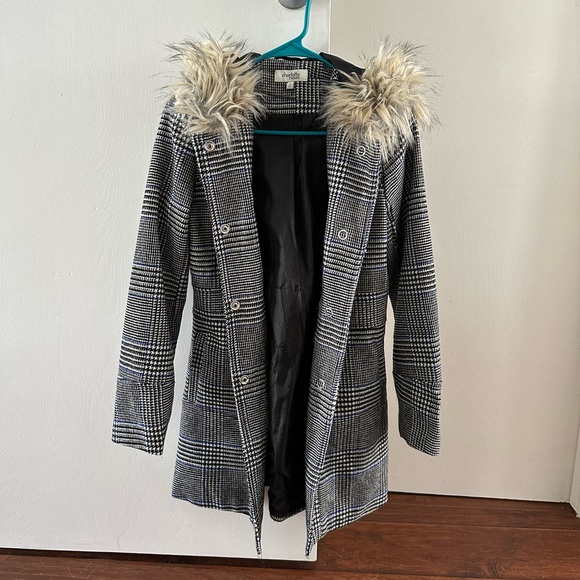 Charlotte Russe Jackets & Blazers - Charlotte Russe houndstooth faux fur hooded coat